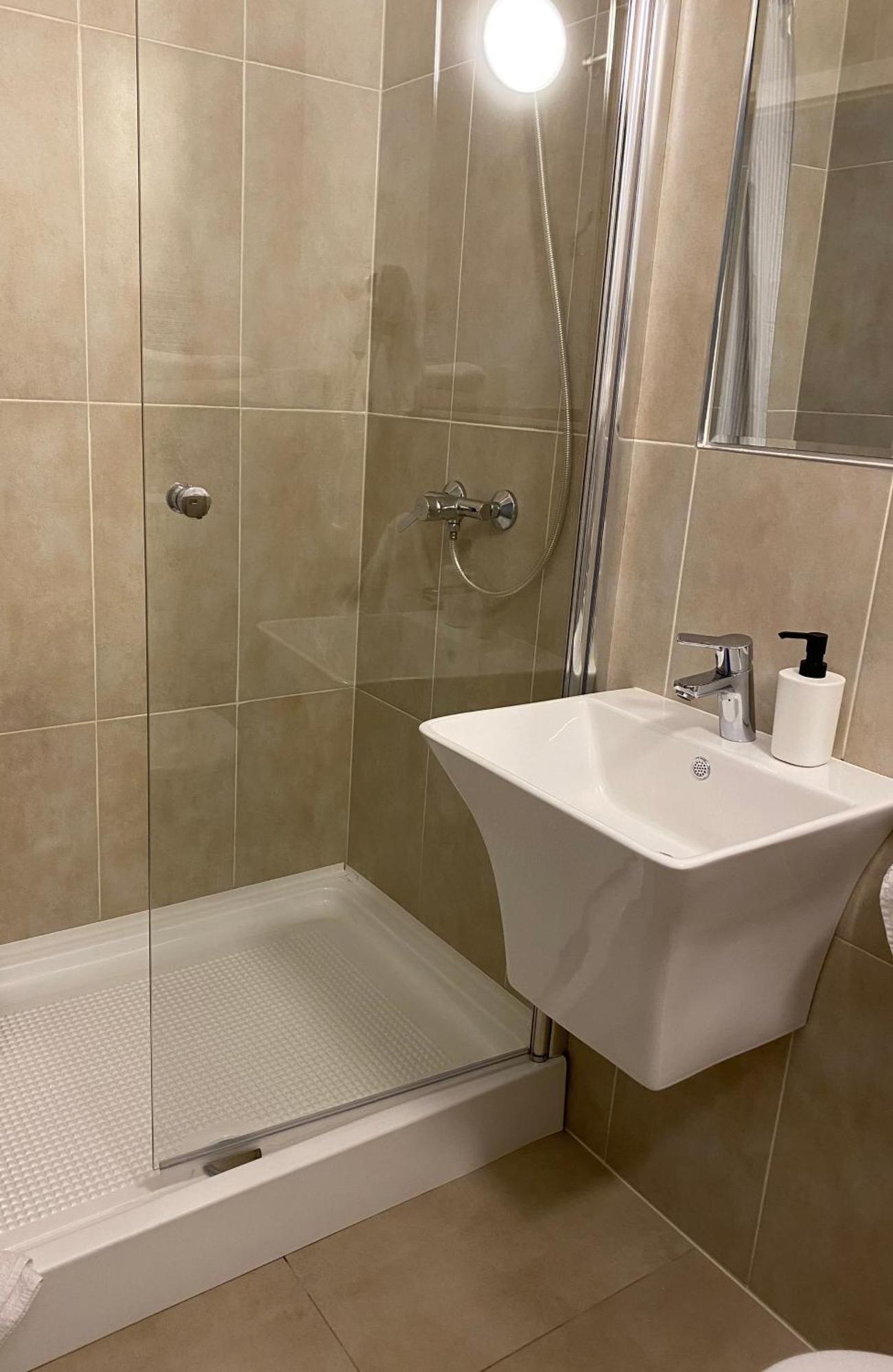 New House Sibiu Hotel Luaran gambar