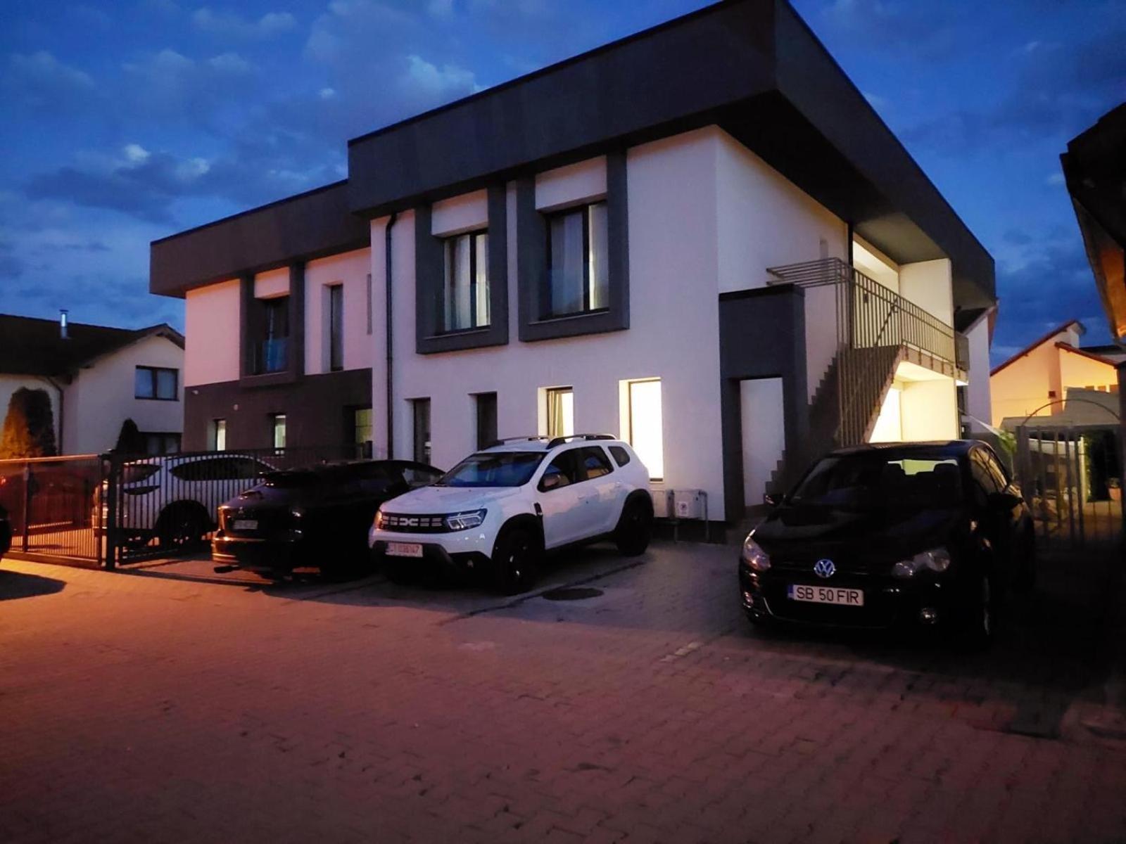 New House Sibiu Hotel Luaran gambar